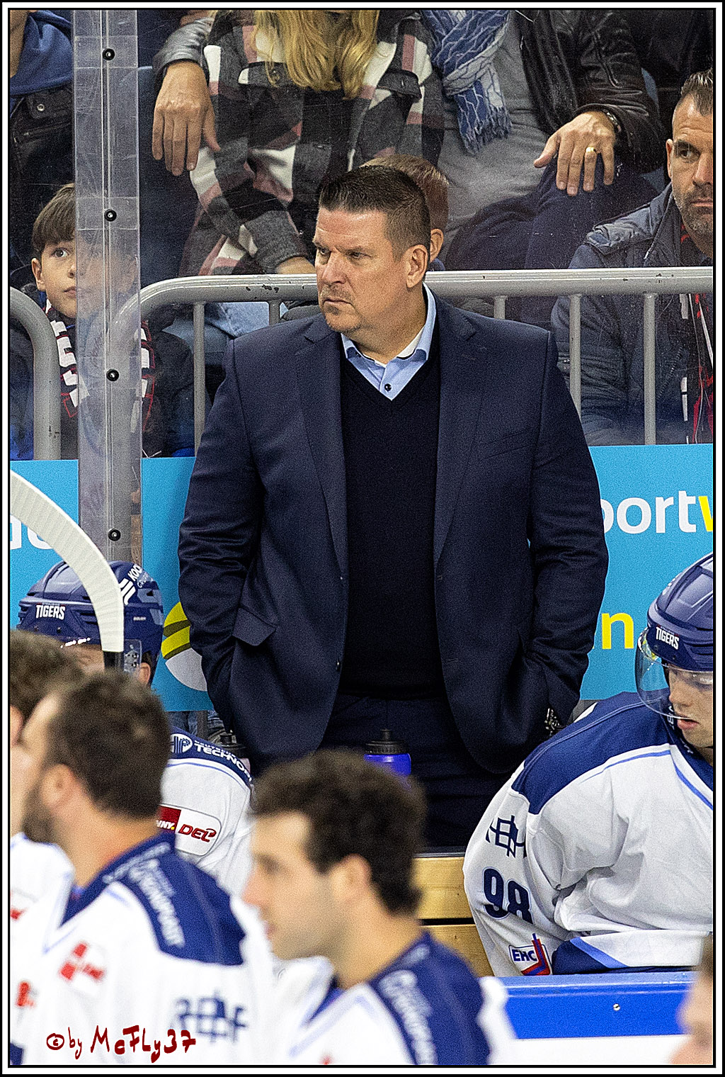 PENNY DEL;  Kölner Haie - Straubing Tigers; Köln, 09.10.2022